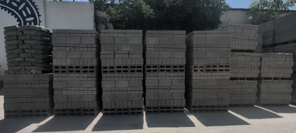Gran inventario de block, cemento y materiales en sucursal Vibromex Las Cruces
