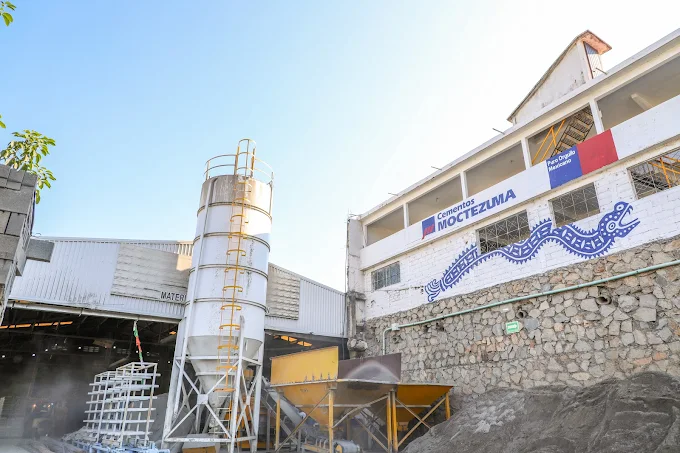 Fachada de sucursal Vibromex Las Cruces en Acapulco con materiales para construcción