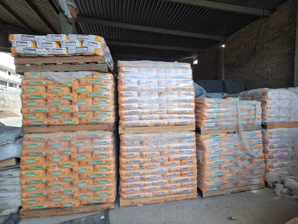 Bultos de productos Sika almacenados en Vibromex, Acapulco
